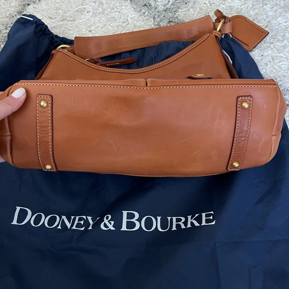 Dooney and Bourke Lucy medium hobo in Natural Florentine leather. - Picture 9 of 12
